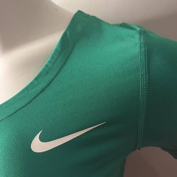 Nike Dri-Fit Green Fitted Short Sleeve T-Shirt - Picture 6 of 7